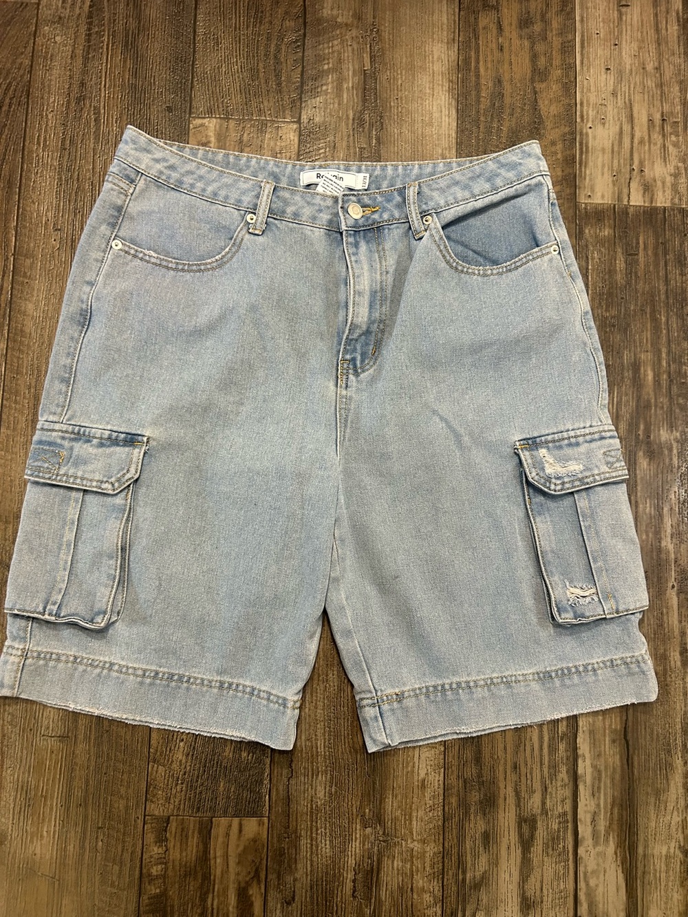 Refrain Cargo Light Blue
Juniors Denim Shorts 13/31
Pockets Button Zip